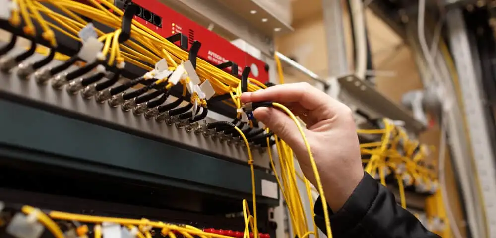 installing-of-fiber-cable-1000x480-1